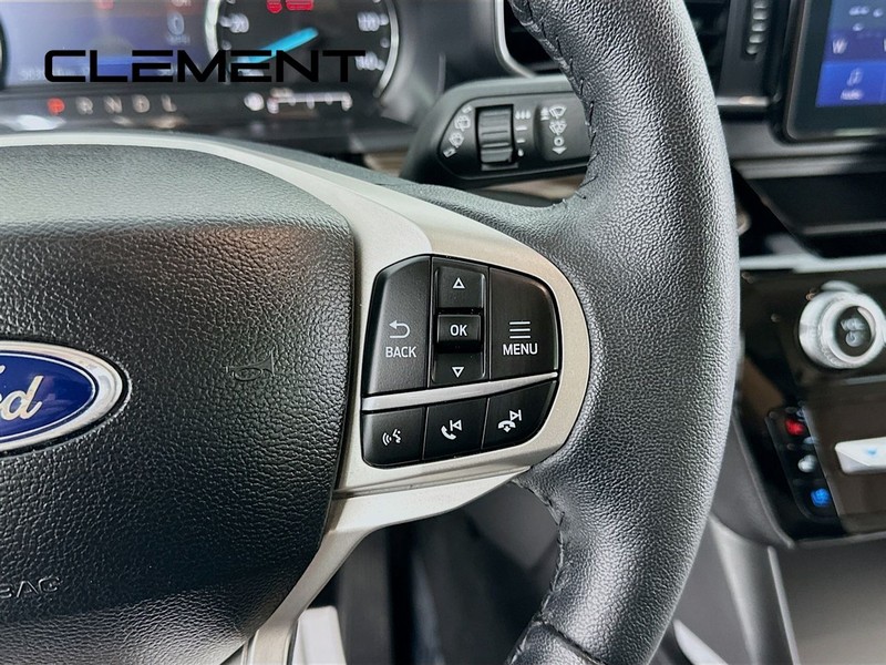 Ford Explorer Vehicle Full-screen Gallery Image 17