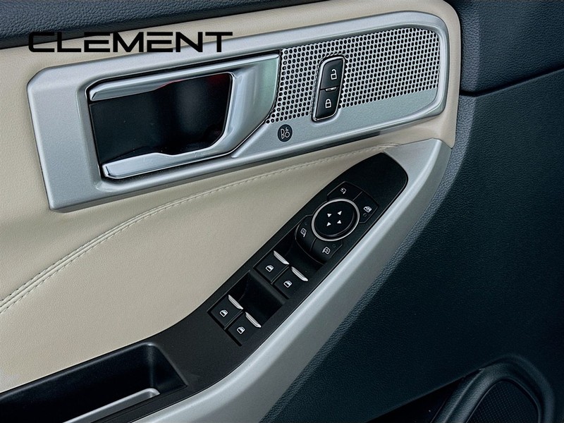 Ford Explorer Vehicle Full-screen Gallery Image 27