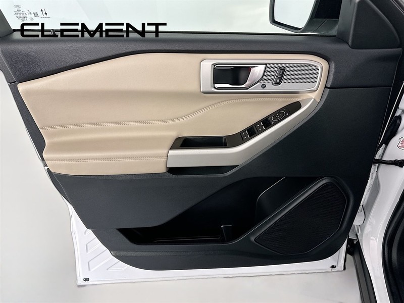 Ford Explorer Vehicle Full-screen Gallery Image 28