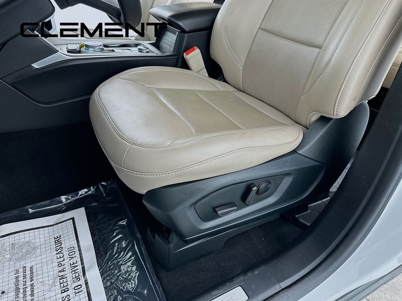 Ford Explorer Vehicle Full-screen Gallery Image 29