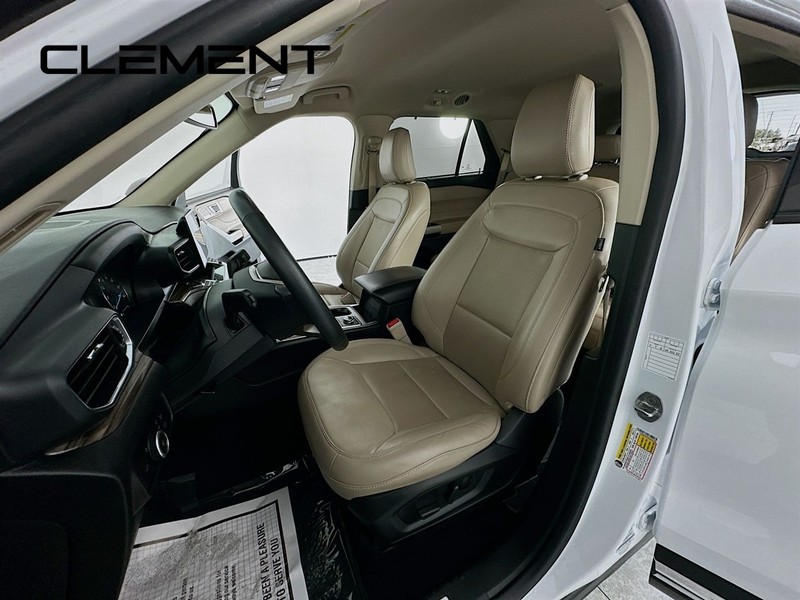 Ford Explorer Vehicle Full-screen Gallery Image 30