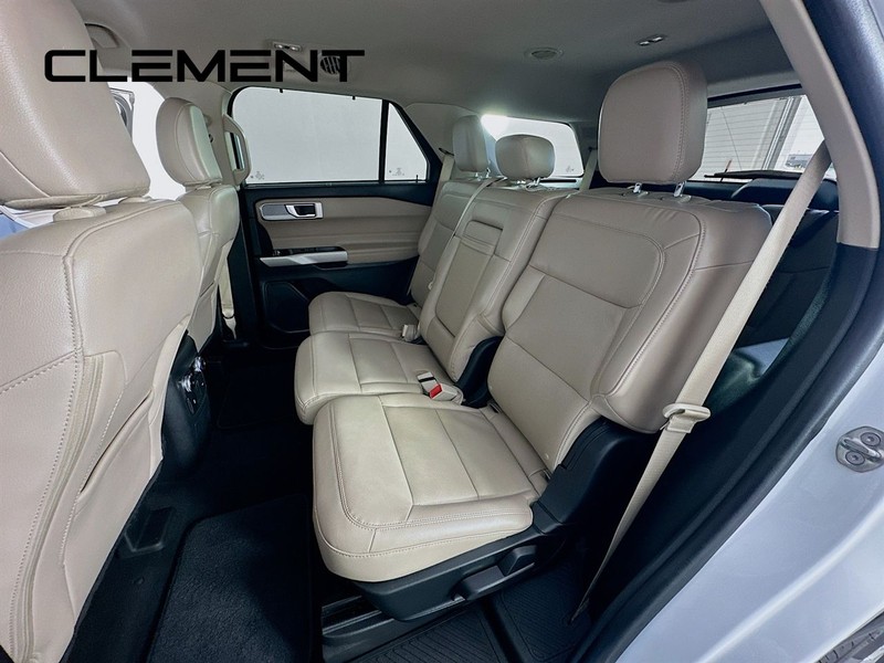 Ford Explorer Vehicle Full-screen Gallery Image 32