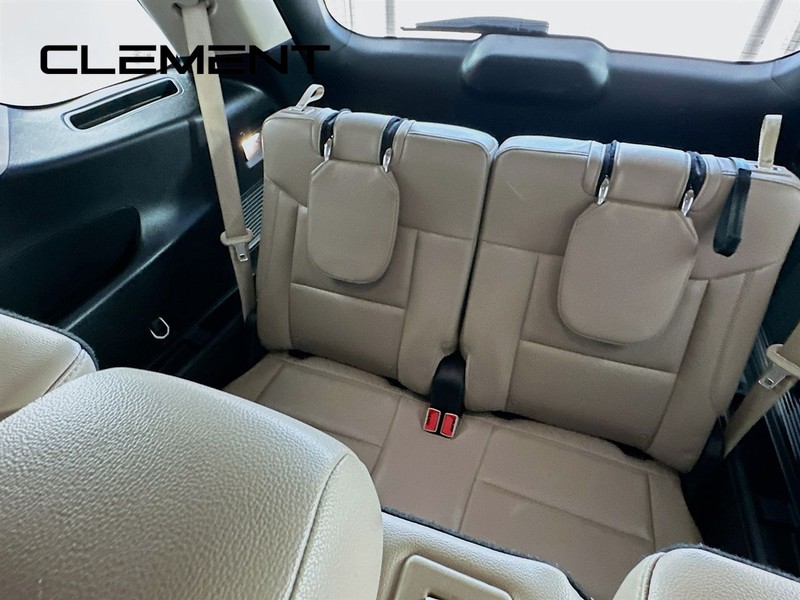 Ford Explorer Vehicle Full-screen Gallery Image 33