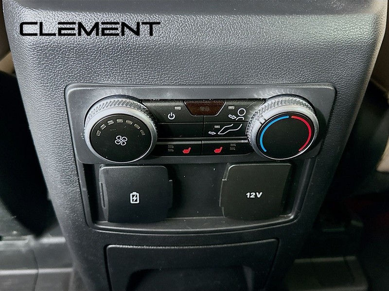 Ford Explorer Vehicle Full-screen Gallery Image 34
