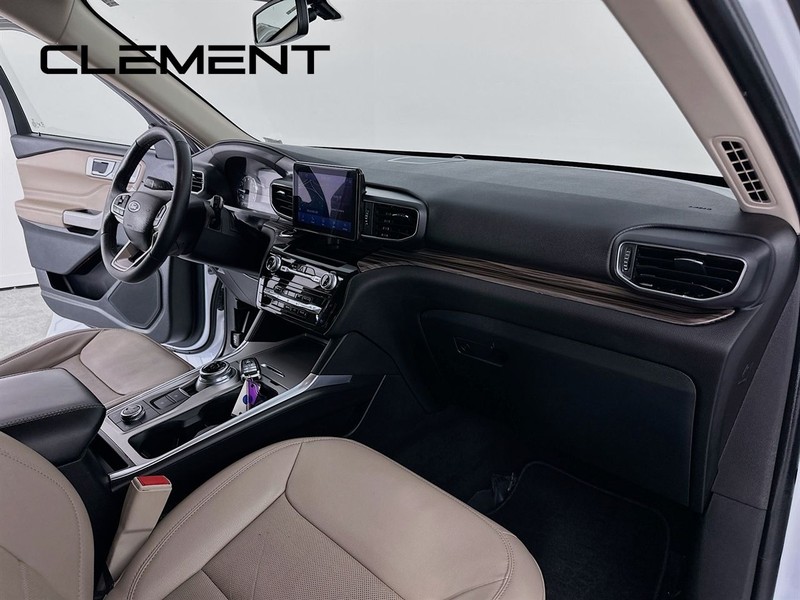Ford Explorer Vehicle Full-screen Gallery Image 36