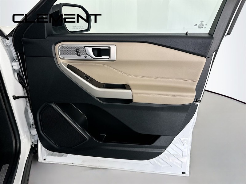 Ford Explorer Vehicle Full-screen Gallery Image 37