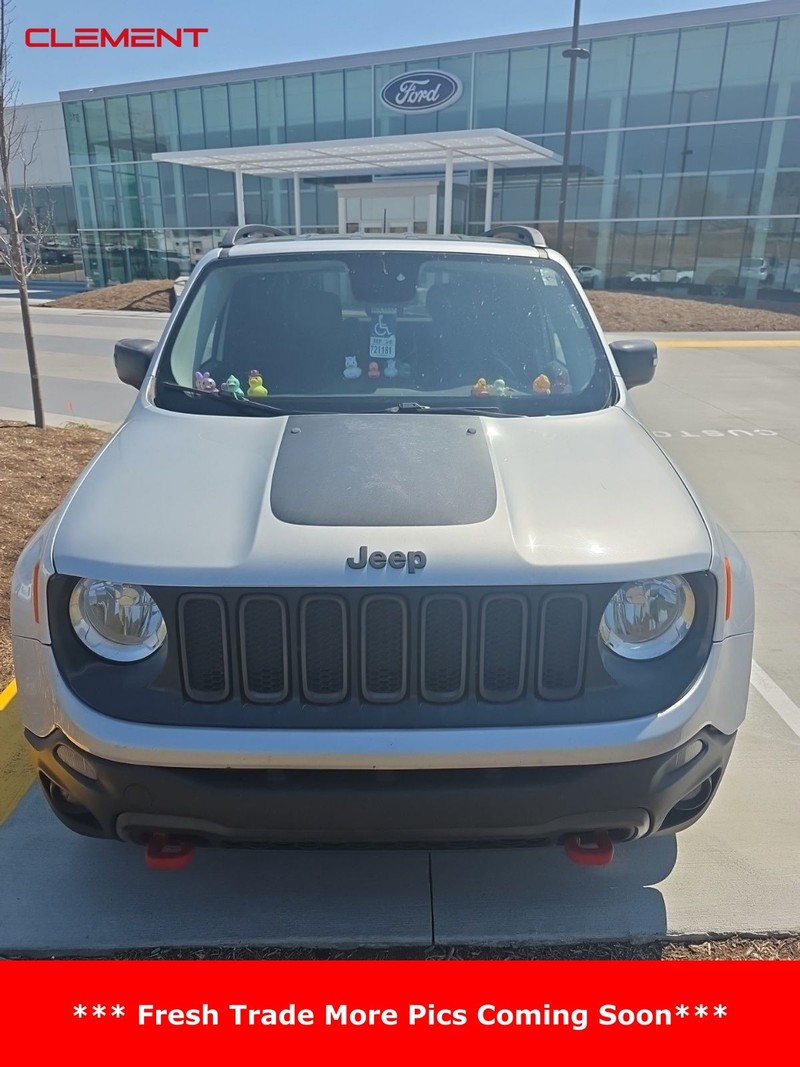 Jeep Renegade Vehicle Image 02