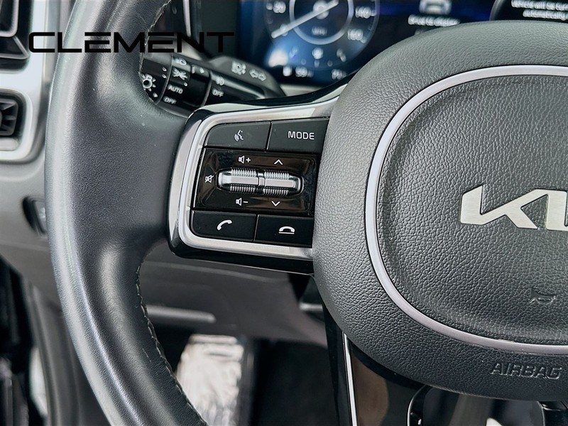 Kia Sorento Vehicle Image 16