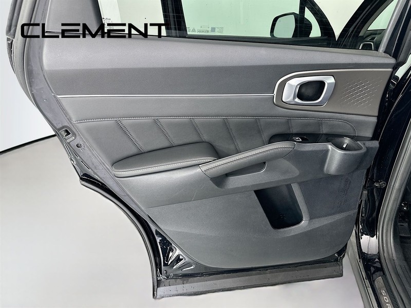 Kia Sorento Vehicle Image 31
