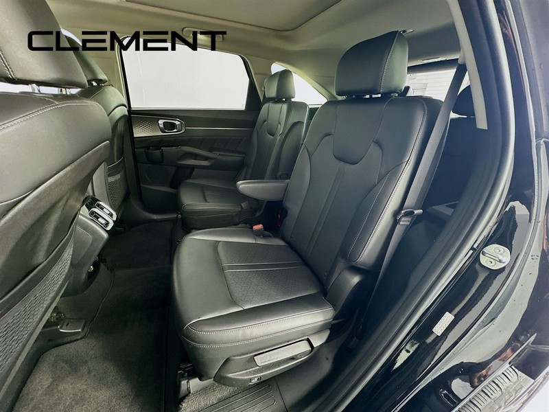 Kia Sorento Vehicle Image 32