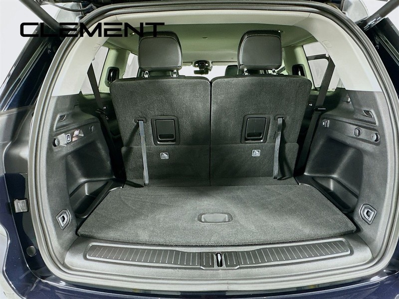 Jeep Grand Cherokee L Vehicle Full-screen Gallery Image 11