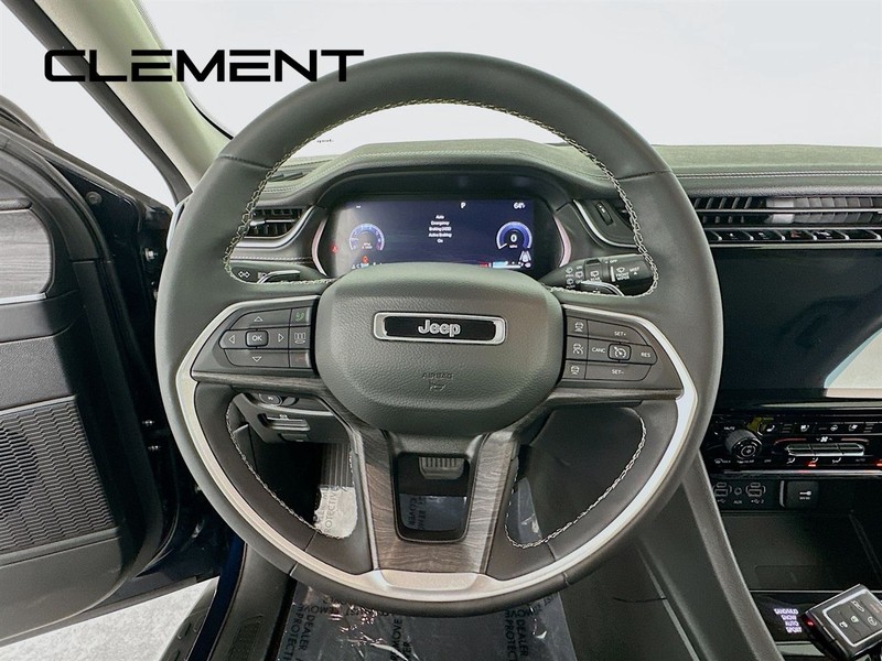 Jeep Grand Cherokee L Vehicle Full-screen Gallery Image 15