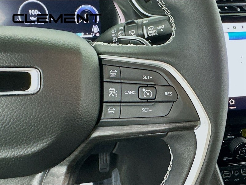 Jeep Grand Cherokee L Vehicle Full-screen Gallery Image 17