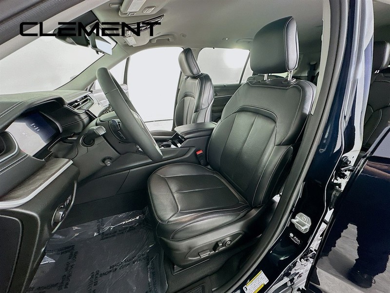 Jeep Grand Cherokee L Vehicle Full-screen Gallery Image 29