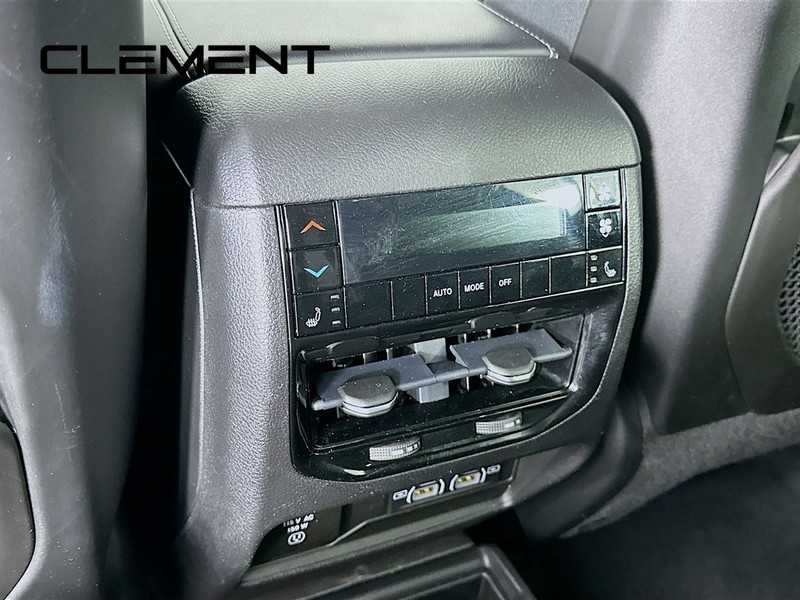 Jeep Grand Cherokee L Vehicle Full-screen Gallery Image 33