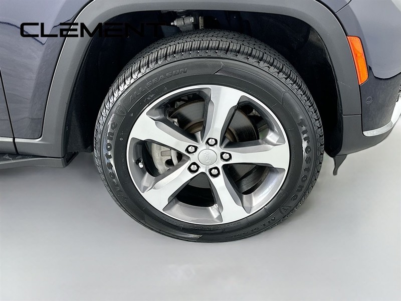 Jeep Grand Cherokee L Vehicle Full-screen Gallery Image 37