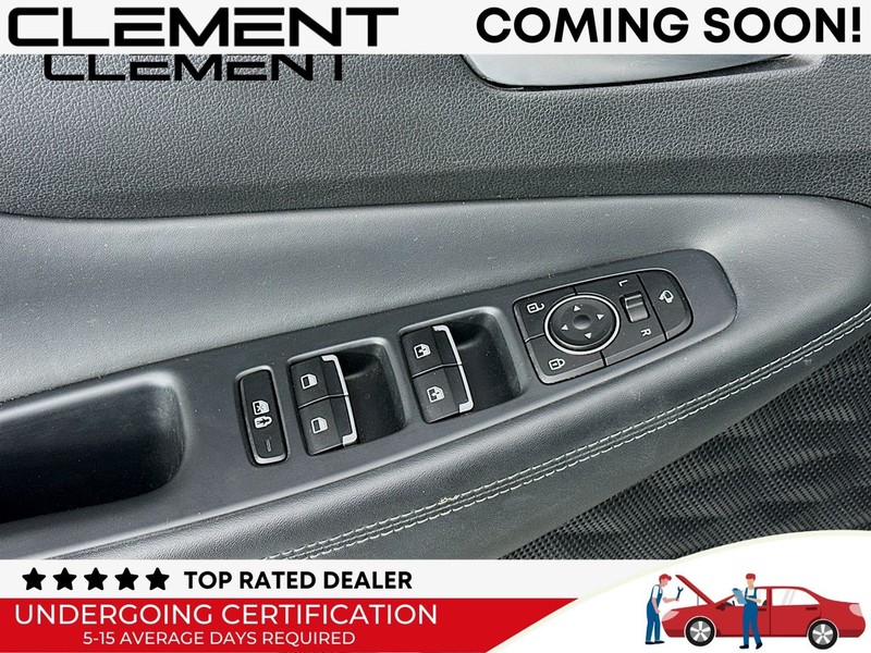 Hyundai Santa Fe Vehicle Full-screen Gallery Image 28