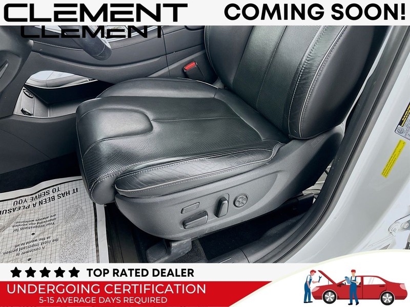 Hyundai Santa Fe Vehicle Full-screen Gallery Image 30