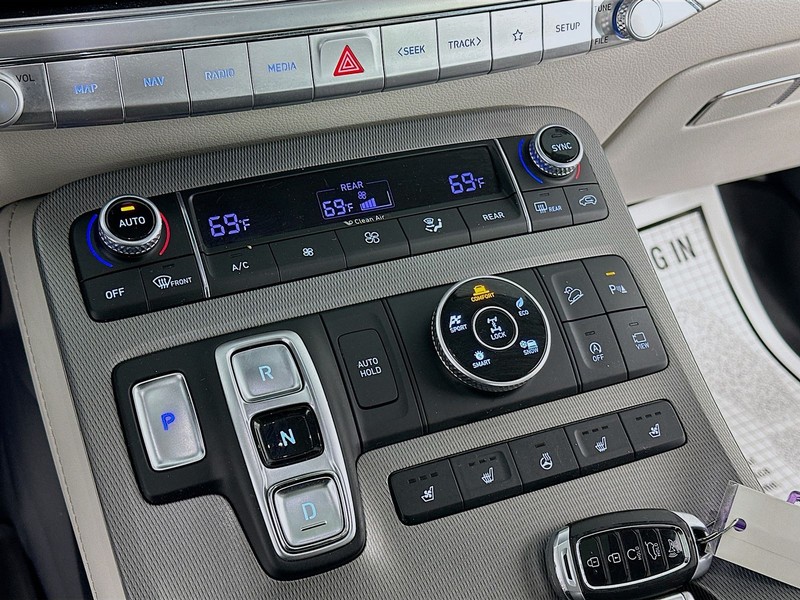 Hyundai Palisade Vehicle Full-screen Gallery Image 17