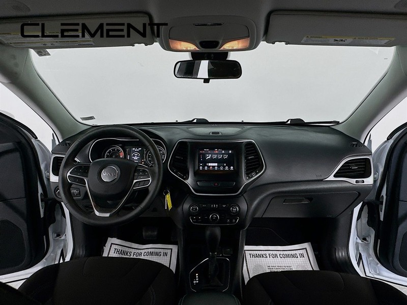 Jeep Cherokee Vehicle Full-screen Gallery Image 12