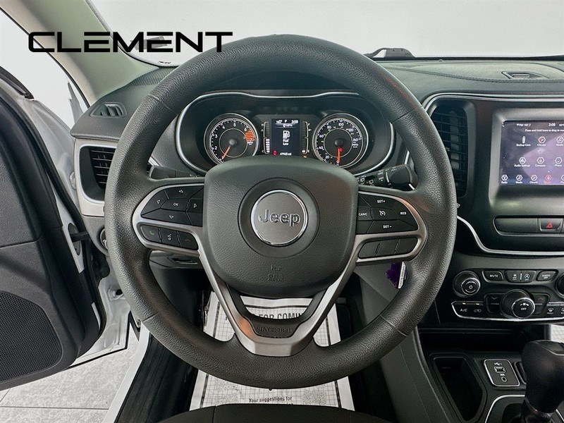 Jeep Cherokee Vehicle Full-screen Gallery Image 15