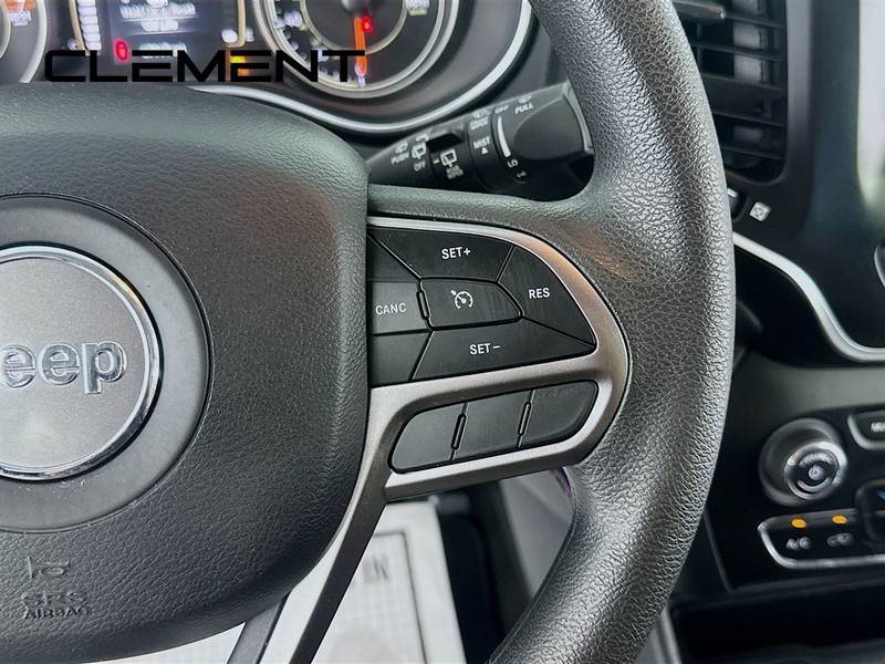 Jeep Cherokee Vehicle Full-screen Gallery Image 17