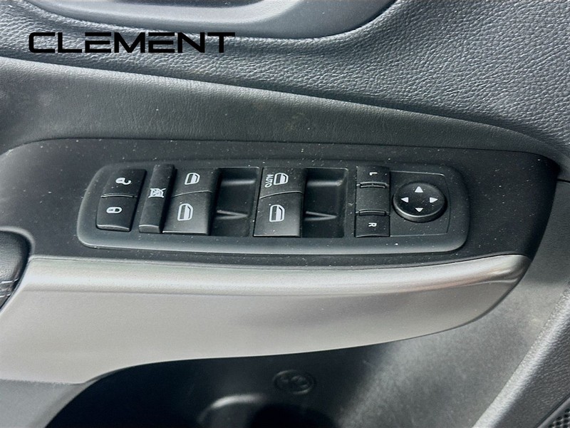 Jeep Cherokee Vehicle Full-screen Gallery Image 24