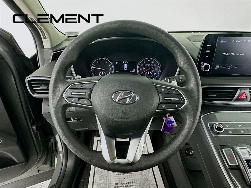 Hyundai Santa Fe Vehicle Full-screen Gallery Image 15