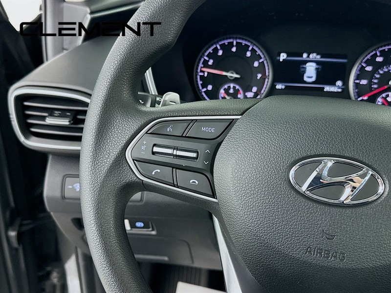 Hyundai Santa Fe Vehicle Full-screen Gallery Image 16