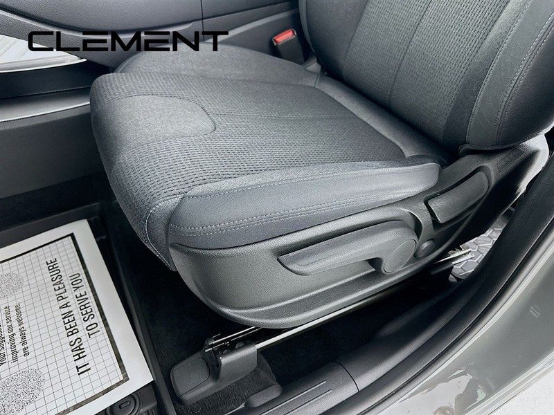 Hyundai Santa Fe Vehicle Full-screen Gallery Image 27