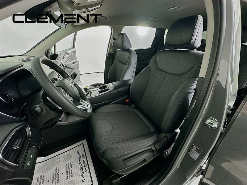 Hyundai Santa Fe Vehicle Full-screen Gallery Image 28
