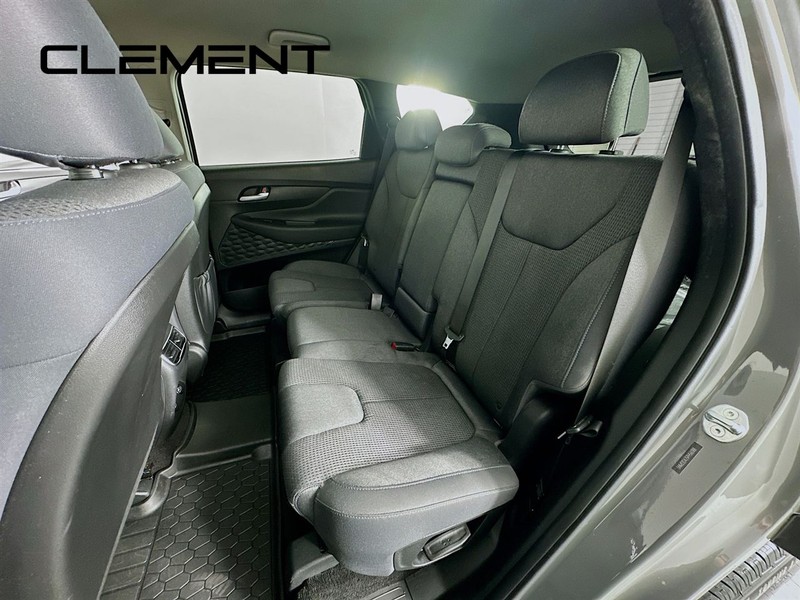 Hyundai Santa Fe Vehicle Full-screen Gallery Image 30
