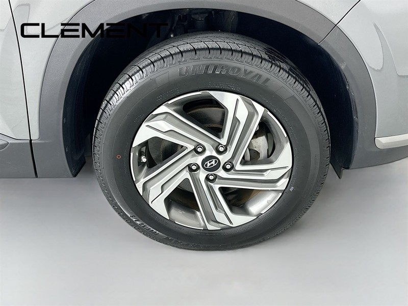 Hyundai Santa Fe Vehicle Full-screen Gallery Image 34