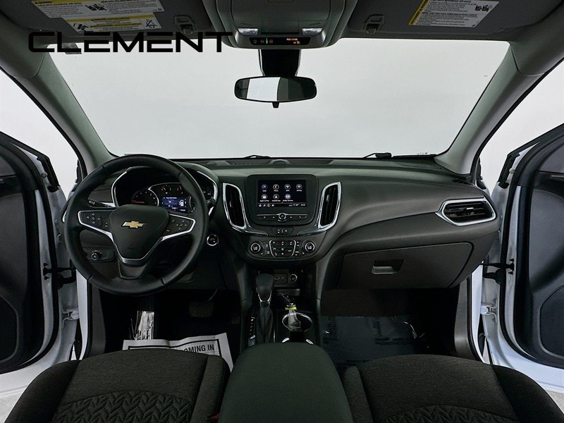 Chevrolet Equinox Vehicle Full-screen Gallery Image 12