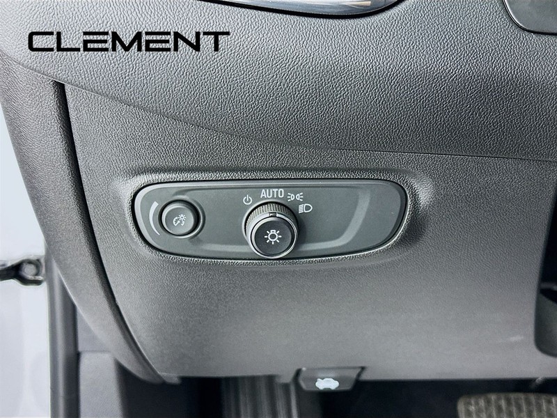 Chevrolet Equinox Vehicle Full-screen Gallery Image 14