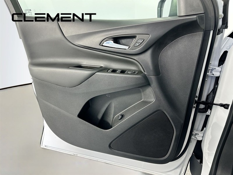 Chevrolet Equinox Vehicle Full-screen Gallery Image 27
