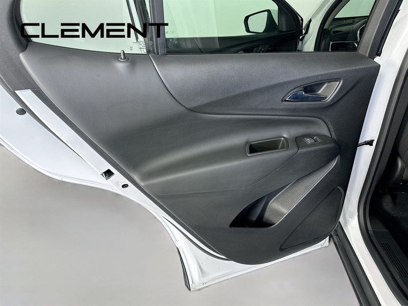 Chevrolet Equinox Vehicle Full-screen Gallery Image 30