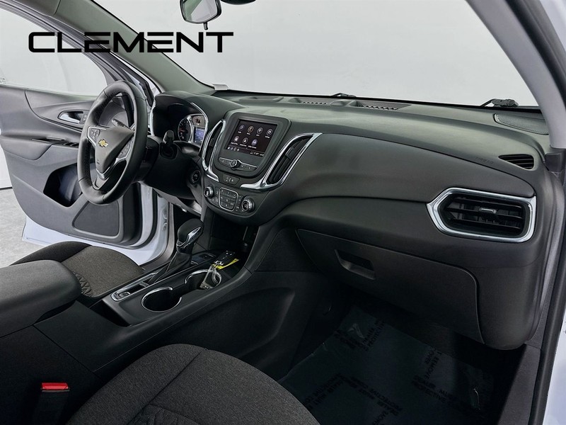 Chevrolet Equinox Vehicle Full-screen Gallery Image 33