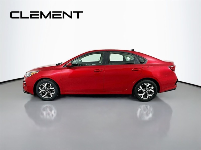 Kia Forte Vehicle Full-screen Gallery Image 6