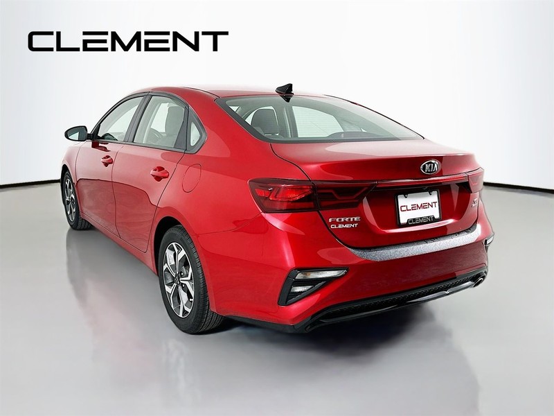 Kia Forte Vehicle Full-screen Gallery Image 10