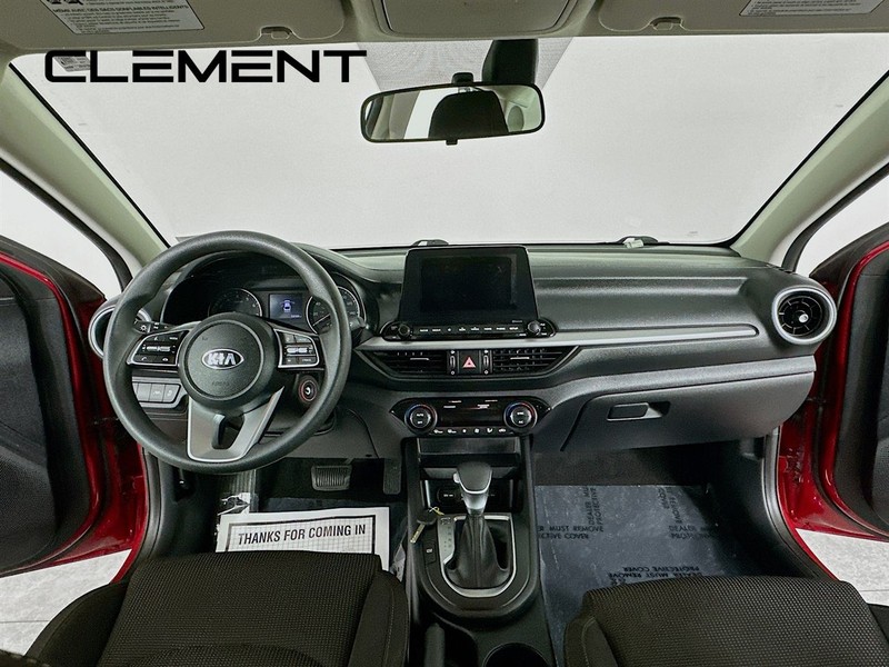 Kia Forte Vehicle Full-screen Gallery Image 12