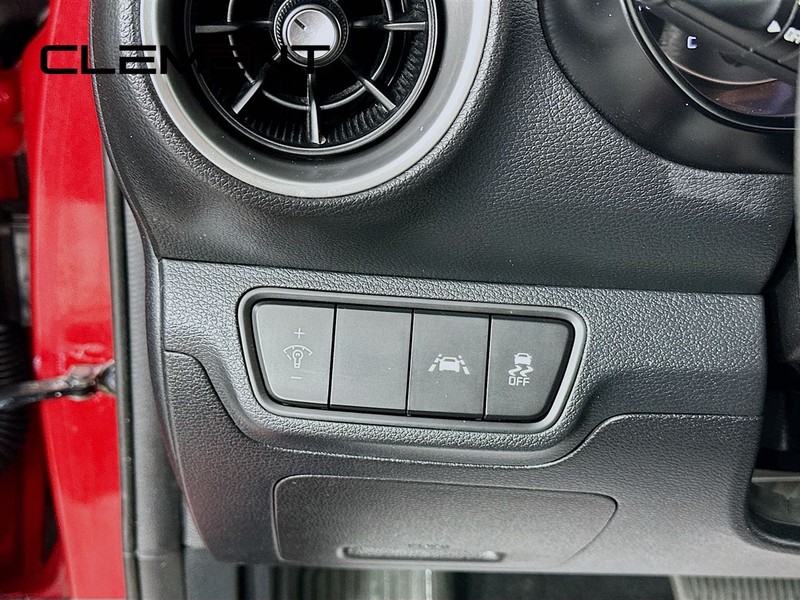 Kia Forte Vehicle Full-screen Gallery Image 14