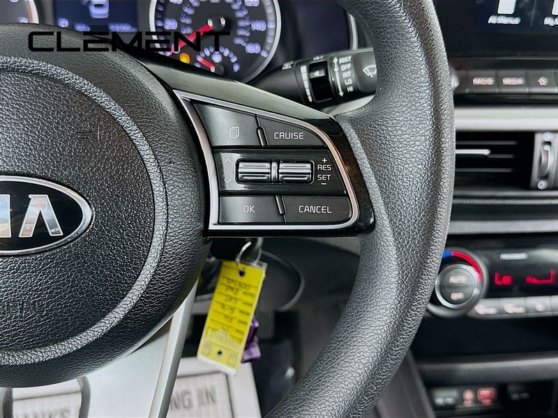 Kia Forte Vehicle Full-screen Gallery Image 17