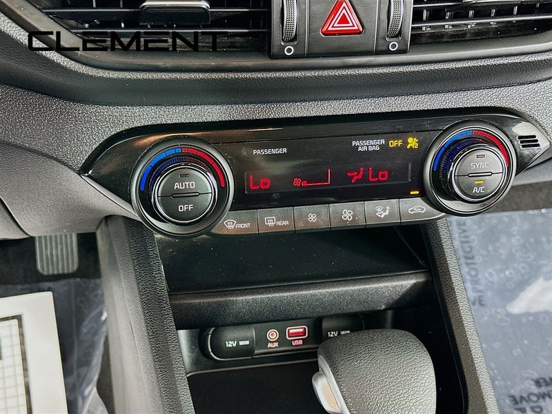 Kia Forte Vehicle Full-screen Gallery Image 22