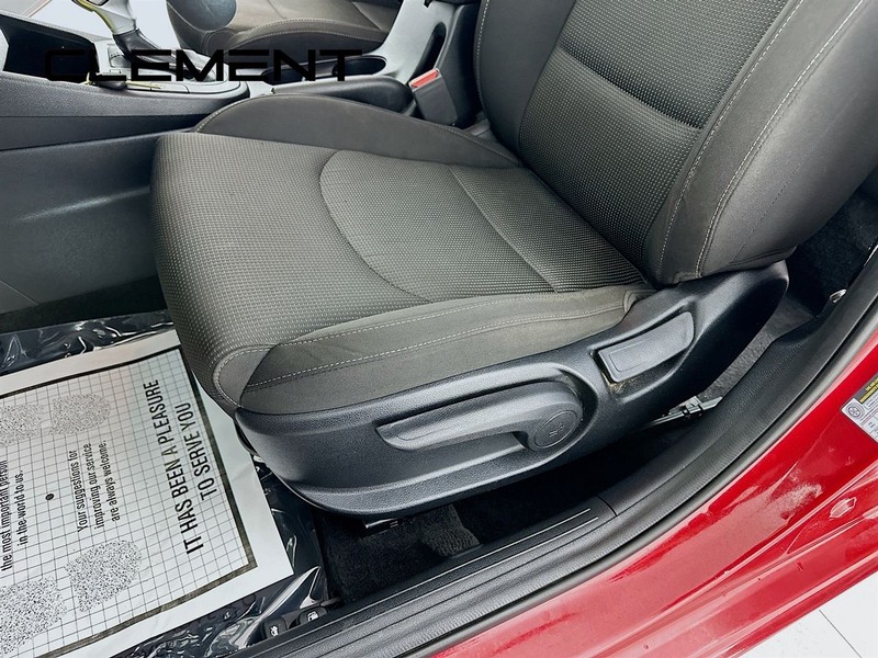 Kia Forte Vehicle Full-screen Gallery Image 27