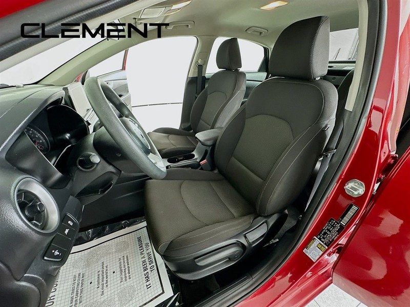 Kia Forte Vehicle Full-screen Gallery Image 28