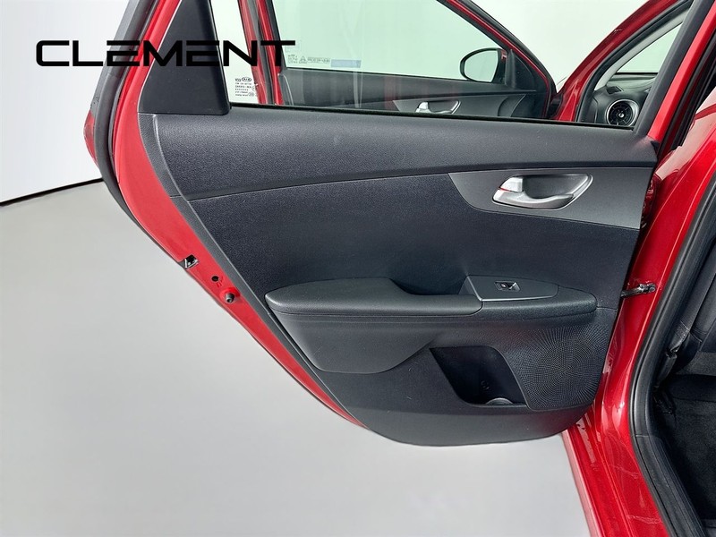 Kia Forte Vehicle Full-screen Gallery Image 29