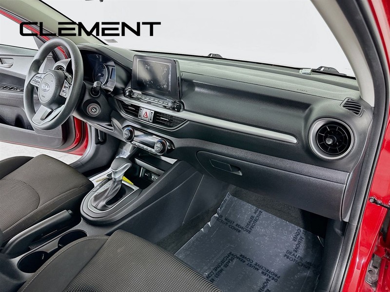 Kia Forte Vehicle Full-screen Gallery Image 32