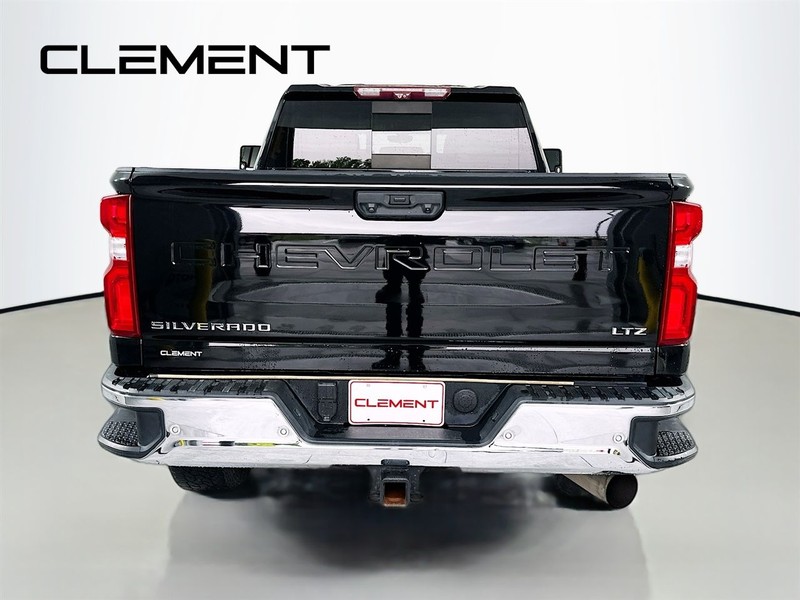 Chevrolet Silverado 2500HD Vehicle Full-screen Gallery Image 8