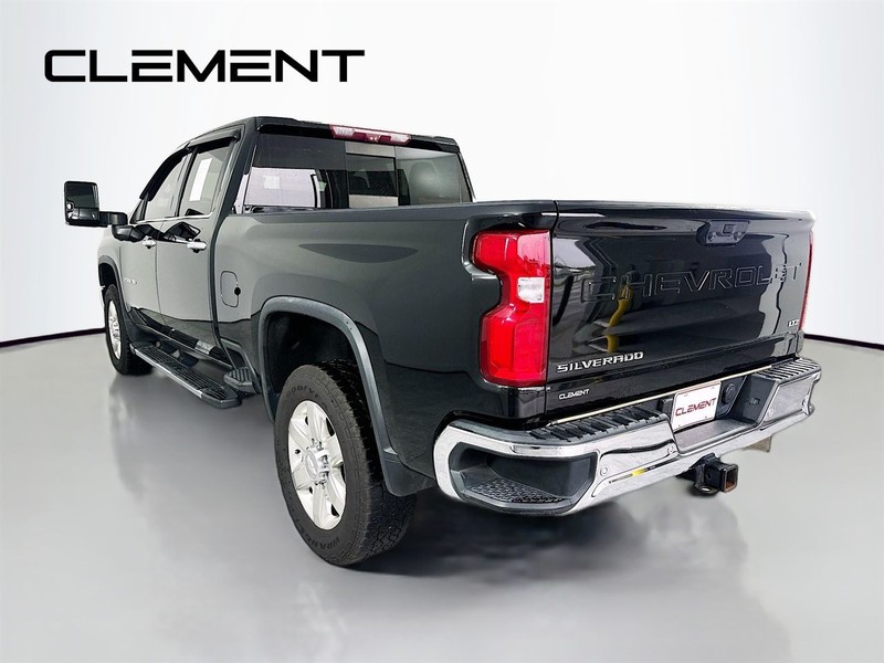 Chevrolet Silverado 2500HD Vehicle Full-screen Gallery Image 10